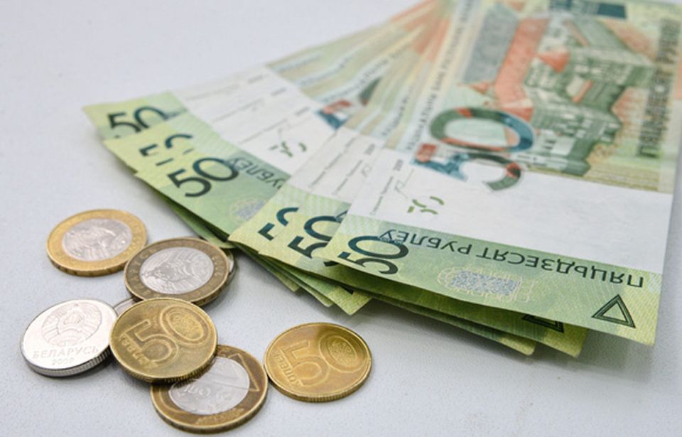 Средняя зарплата в Беларуси в январе составила Br1290