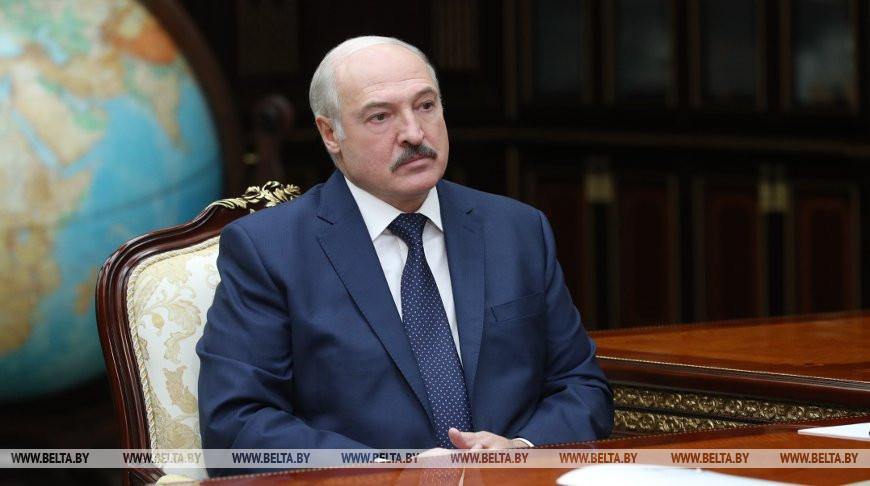 Лукашенко призывает на фоне распространения вирусов поберечь пожилых людей
