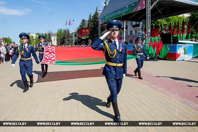 «Только вместе мы сможем отвечать на вызовы времени» – Александр Лукашенко поздравил белорусов с Днем герба и флага