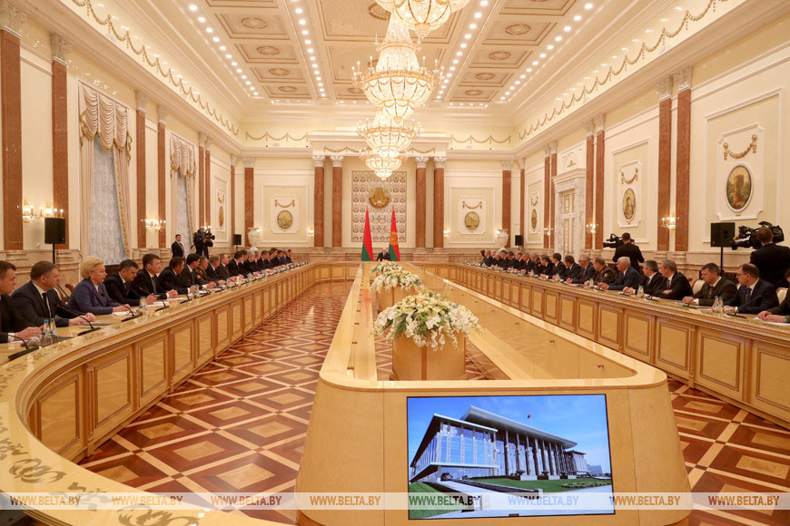Президент Беларуси Александр Лукашенко назначил новый состав правительства, премьер-министром стал Роман Головченко