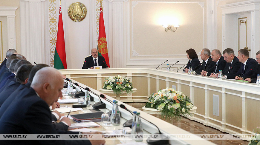 “Не допустить, чтобы сложности переносились на людей” – Александр Лукашенко назвал ключевую задачу для власти