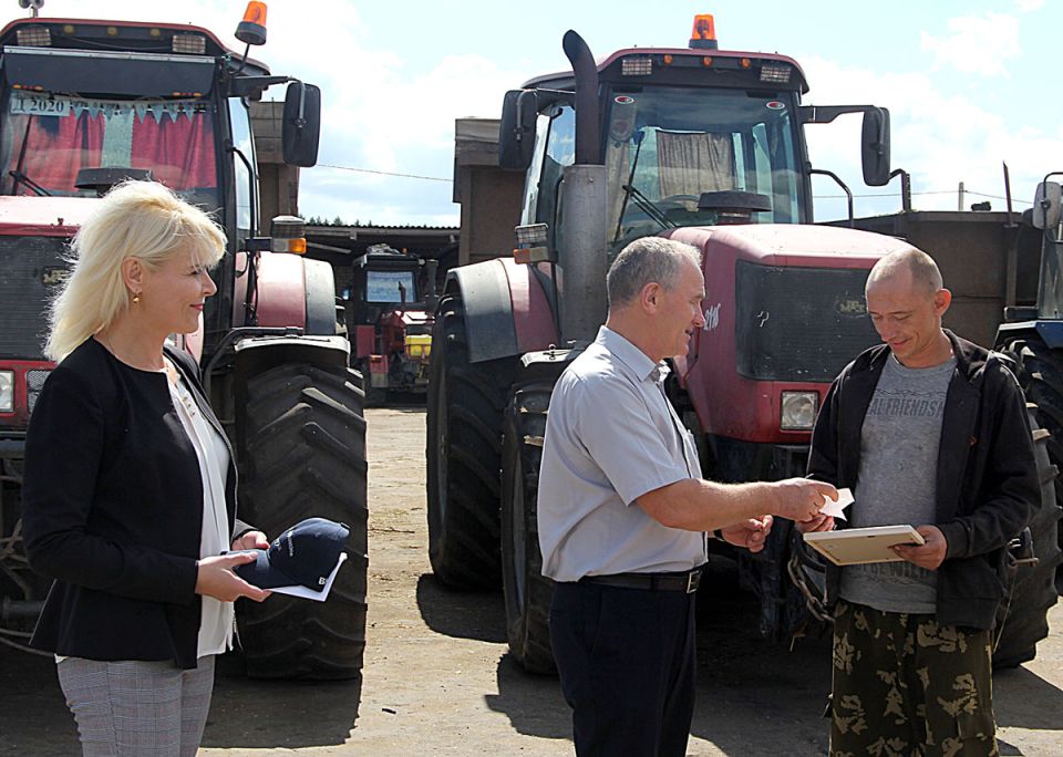 ПООЩРЕНЫ ПО ЛИНИИ ПРОФСОЮЗОВ