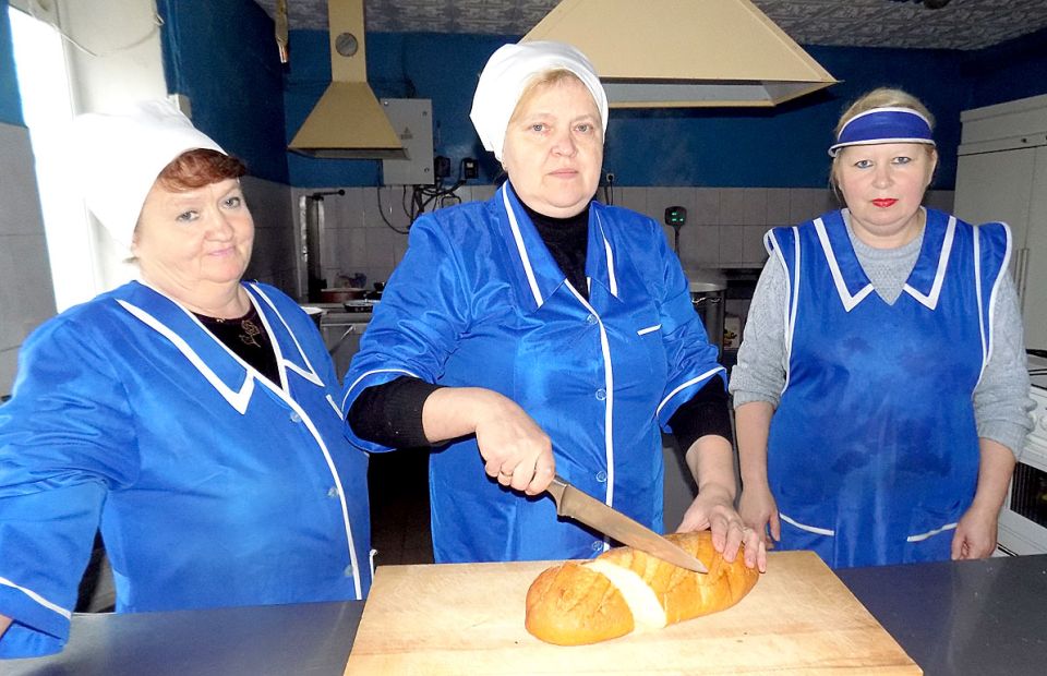 Обеды комбайнерам — в поле