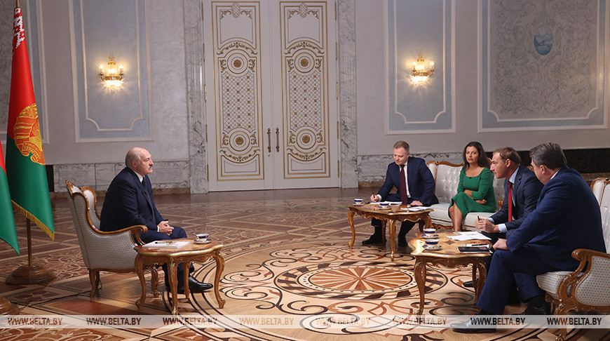 Лукашенко дал интервью ведущим российским СМИ