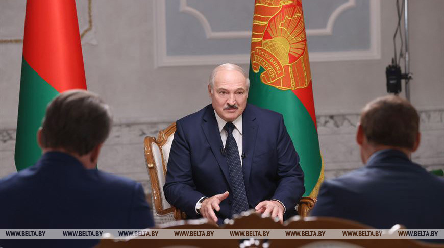 О президентских полномочиях, парламенте и досрочных выборах – Лукашенко высказался о новой Конституции