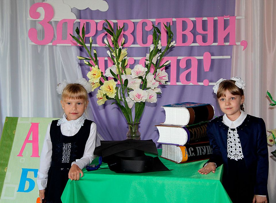 Белорусским школьникам предлагают украсить День знаний “Букетом добра”