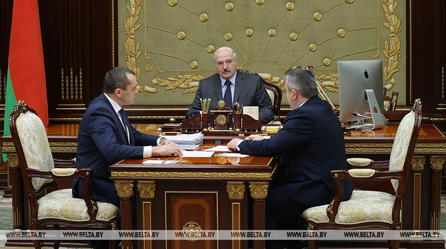 Об уборочной, кредитах и ценах на продукты – Лукашенко обсудил с Крупко и Субботиным работу аграрного сектора
