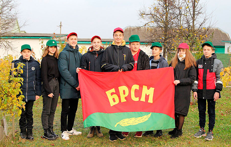 Чтят комсомольские традиции