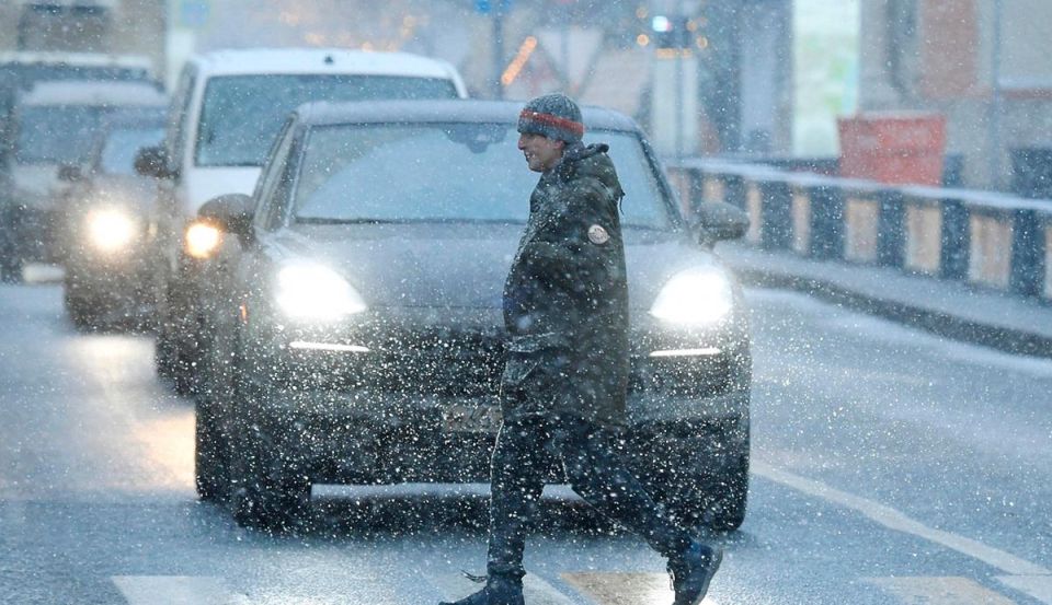 Снег и гололед: ГАИ предупреждает об ухудшении дорожных условий