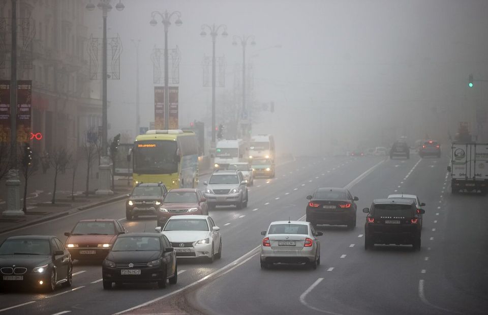 ГАИ просит водителей и пешеходов в туман быть предельно внимательными