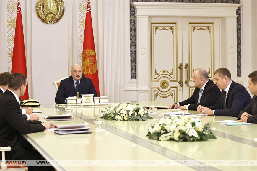 Решения на стыке двух миров – на совещании у Лукашенко обсуждают IT и финансы