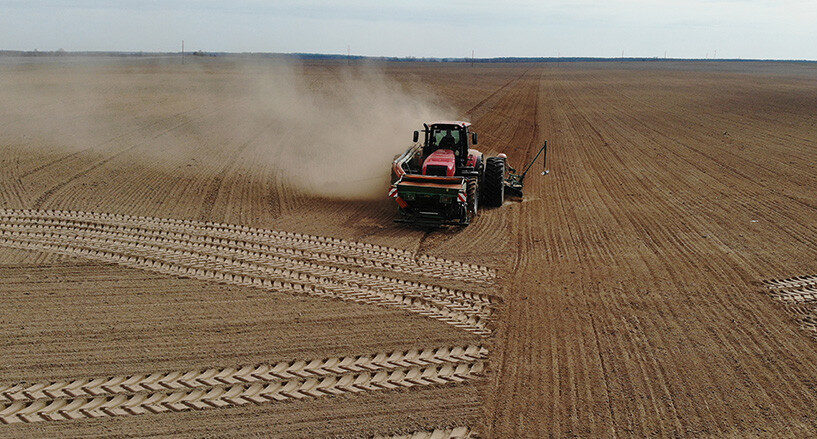 Белорусские аграрии провели сев ранних яровых более чем на половине площадей
