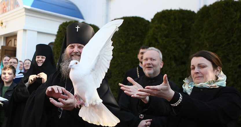 Православные верующие празднуют Благовещение Пресвятой Богородицы