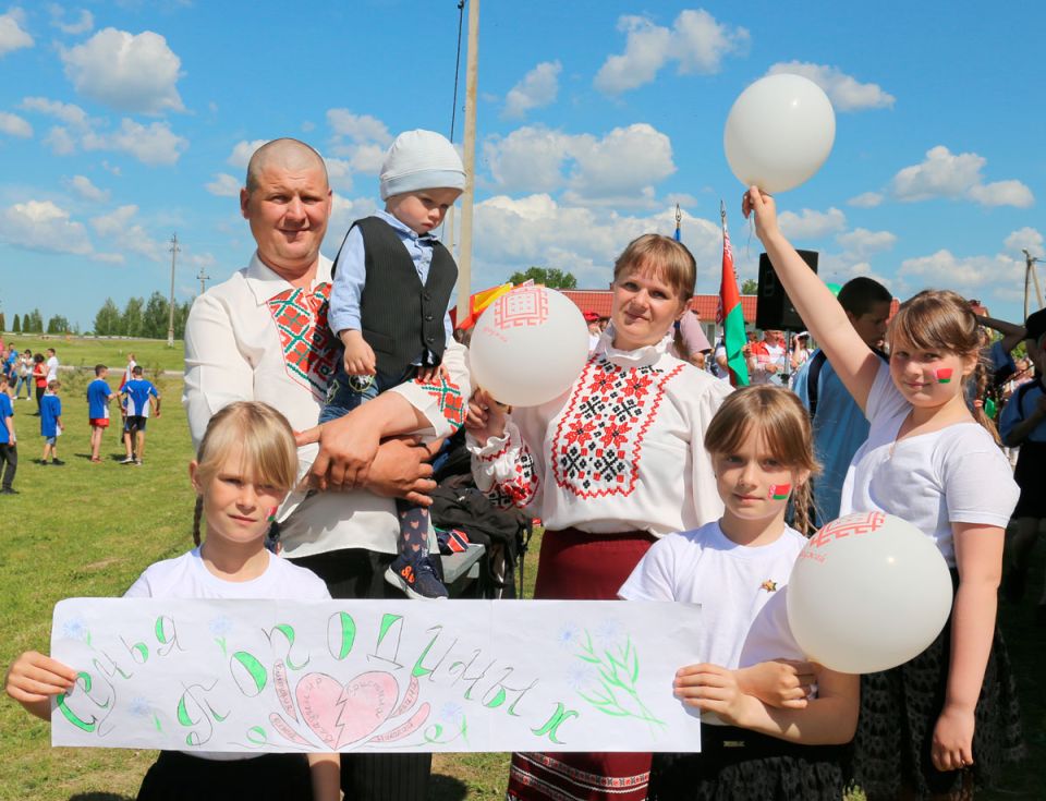 В Чаусском районе 12 семей выступят на региональном этапе «Властелина села»