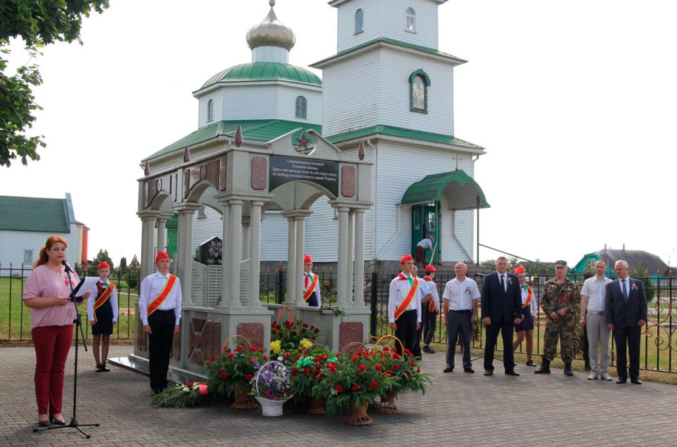 У братской могилы воинов-освободителей состоялся митинг, посвященный Дню освобождения Круглянского района от немецко-фашистских захватчиков