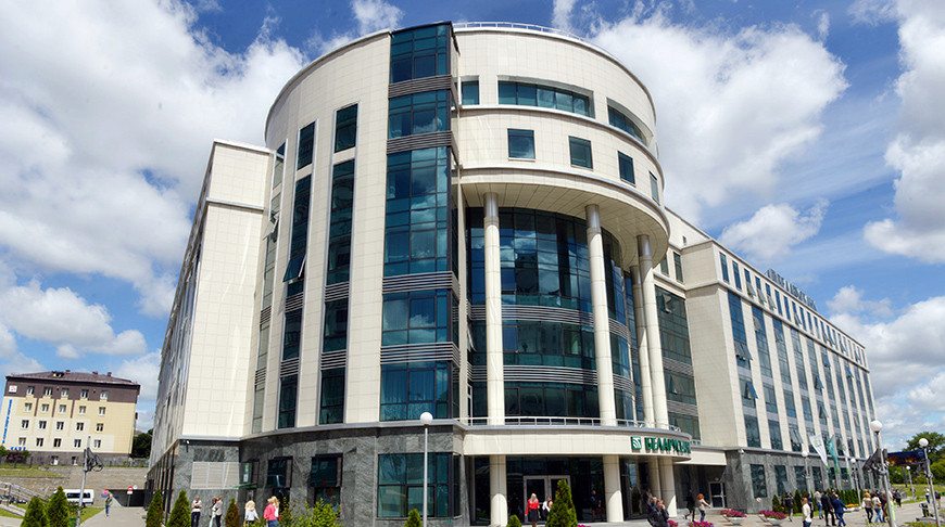 Беларусбанк запустил доставку карточек по почте