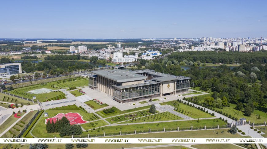 Защиту финрынка и борьбу с зарплатами в конвертах обсудят сегодня на встрече у Лукашенко