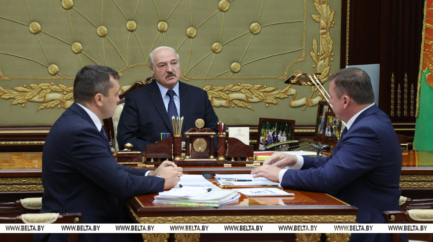 «Есть и недостатки, и положительные факты» — Лукашенко принял с докладом руководителя «Белгоспищепрома»