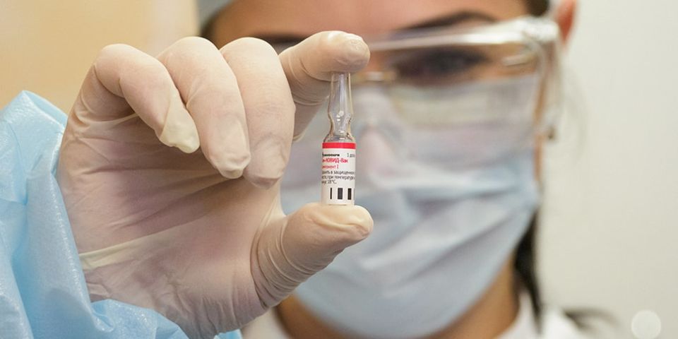 Вакцинация защищает от тяжелых последствий коронавируса – вирусолог