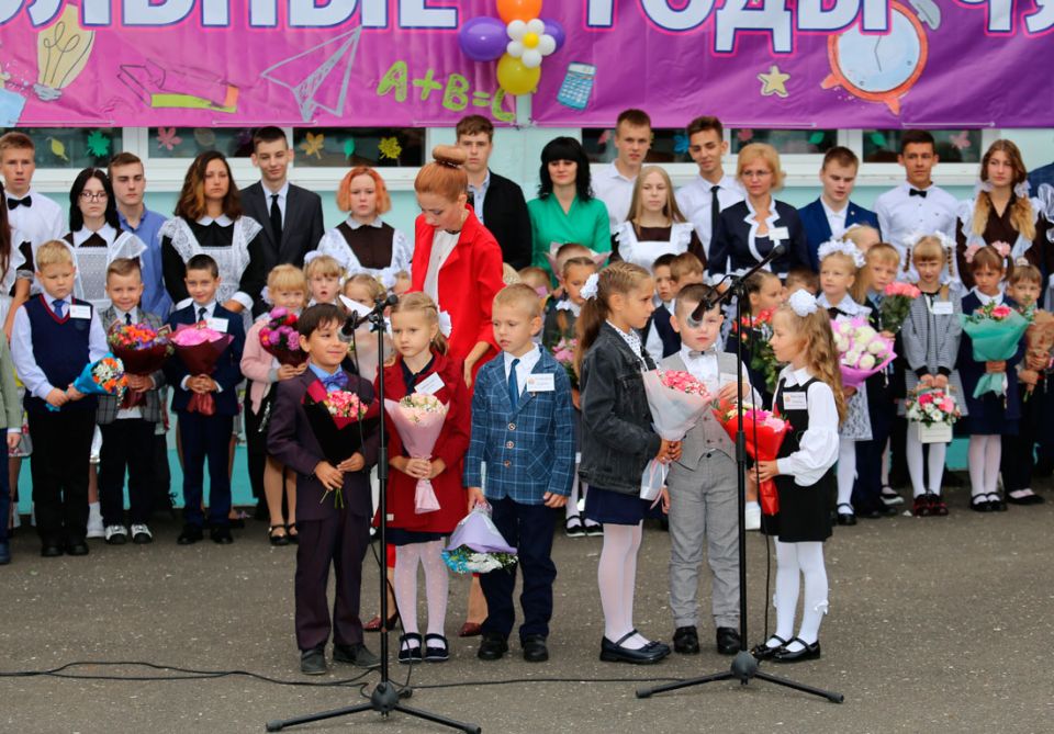 Первый школьный звонок нового учебного года прозвенел сегодня для ребят Круглянского района