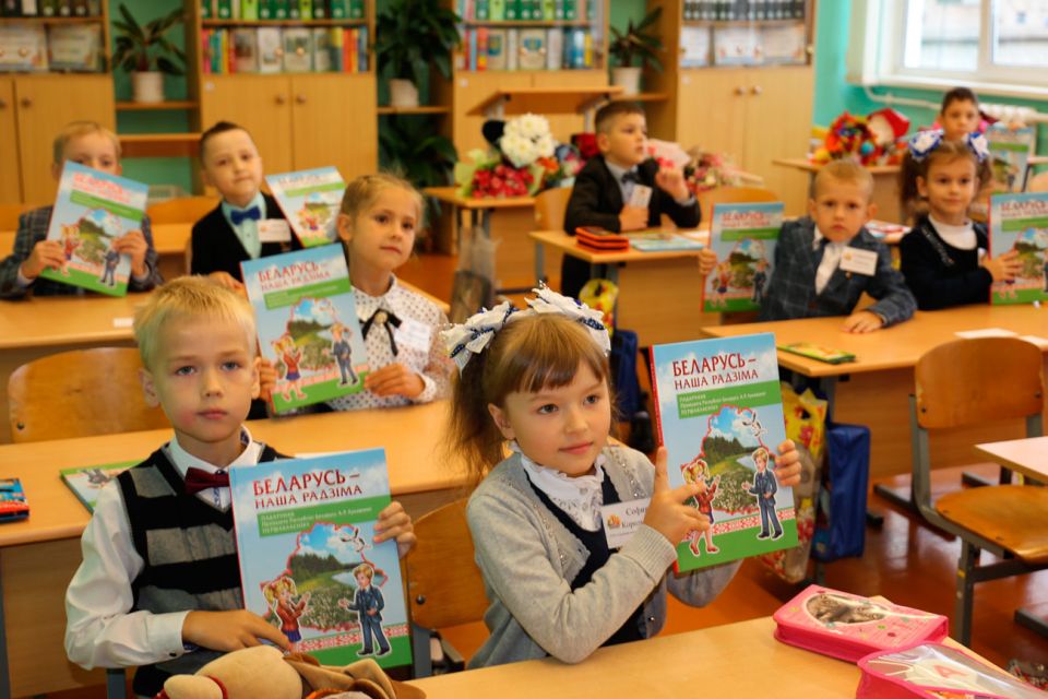 В Беларуси 1 сентября за парты сядут 115 тыс. первоклассников