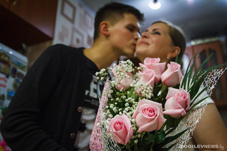 «Поздравим маму вместе!» – акция профсоюзов, приуроченная к Дню матери, проходит в Могилевской области