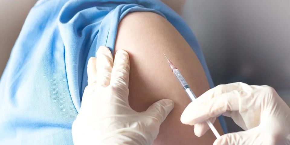 Эксперт: проводить тест на антитела перед вакцинацией от COVID-19 не нужно