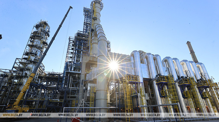 От поставок нефти до санкций и налогового маневра. Лукашенко доложили о работе нефтехимического комплекса