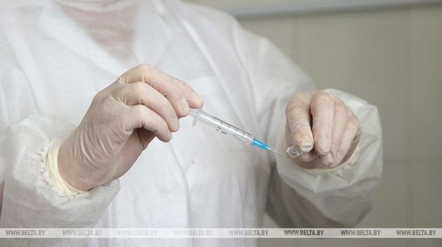 Более 2,21 млн белорусов прошли полный курс вакцинации против COVID-19