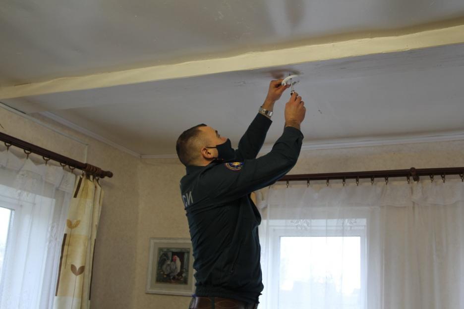 Безопасность пенсионеров на особом контроле у спасателей и прокуратуры