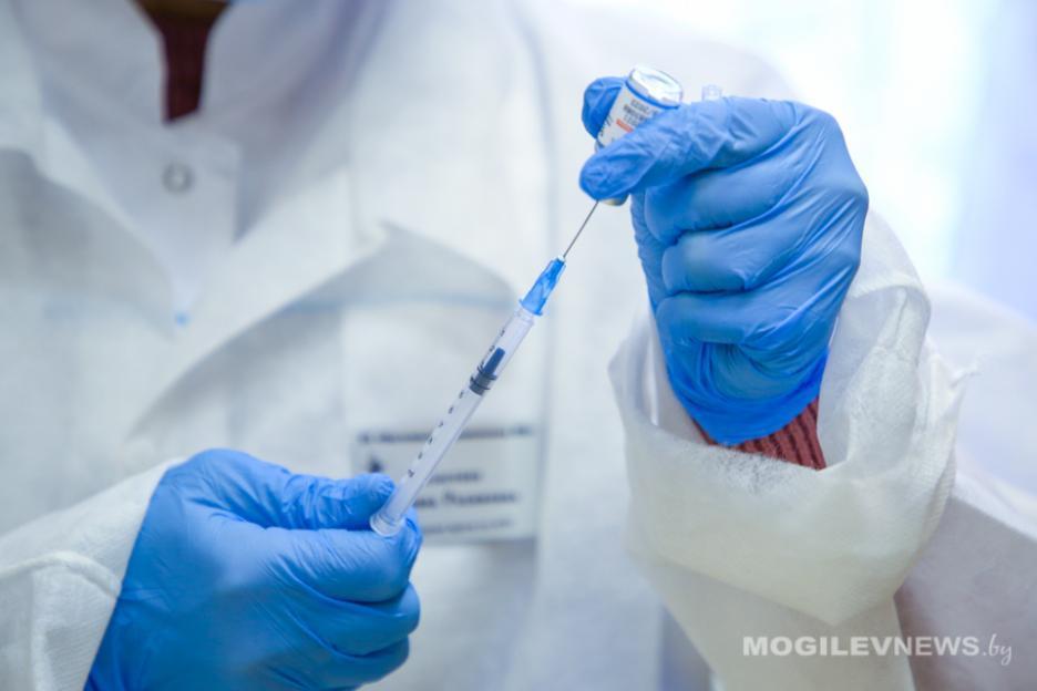 Минздрав: опытно-промышленное производство белорусской вакцины против COVID-19 наладят в срок
