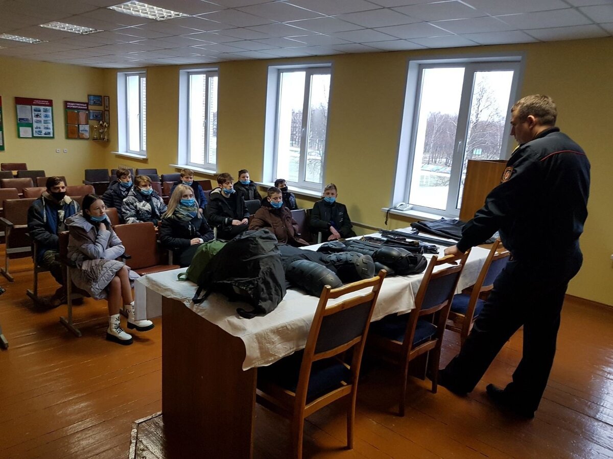 В рамках профилактической работы для учащихся ГУО «Средняя школа № 2 г. Круглое» была организована экскурсия в Круглянский РОВД