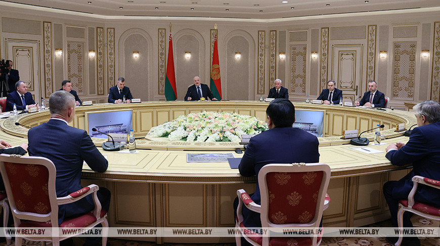 Лукашенко в новом году продолжает практику встреч с главами российских регионов