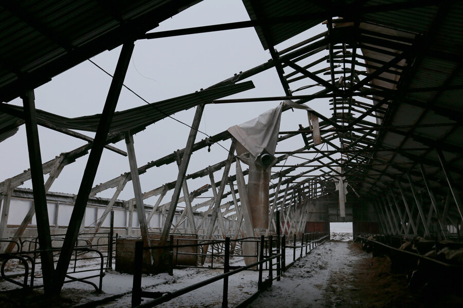 Летел шифер, падали деревья, рвались провода…