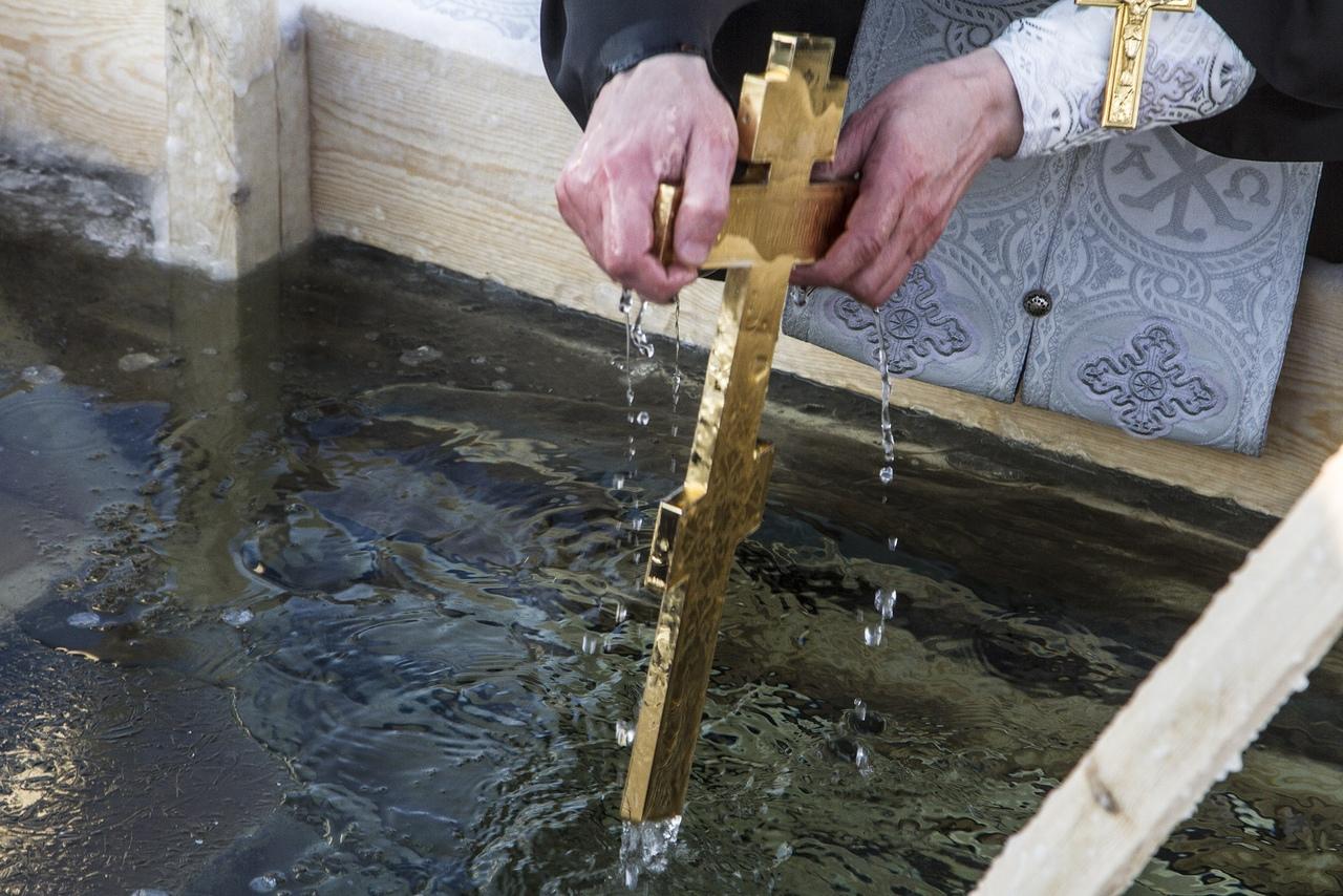 РАСПИСАНИЕ СЛУЖБ И ОСВЯЩЕНИЕ ВОДЫ