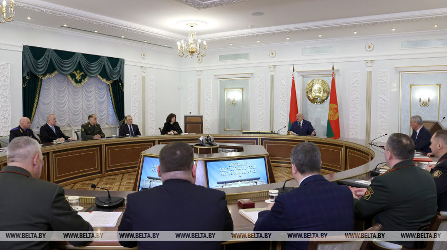 Лукашенко: положения обновленной Конституции обеспечат развитие Беларуси в условиях вызовов и угроз