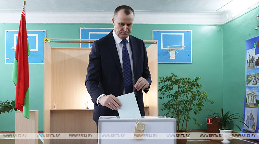 Исаченко дал старт досрочному голосованию в Могилевской области