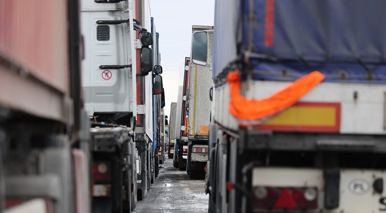 «Практически в ручном режиме что-то удается решать». В МИД рассказали о ситуации с белорусскими дальнобойщиками в Украине