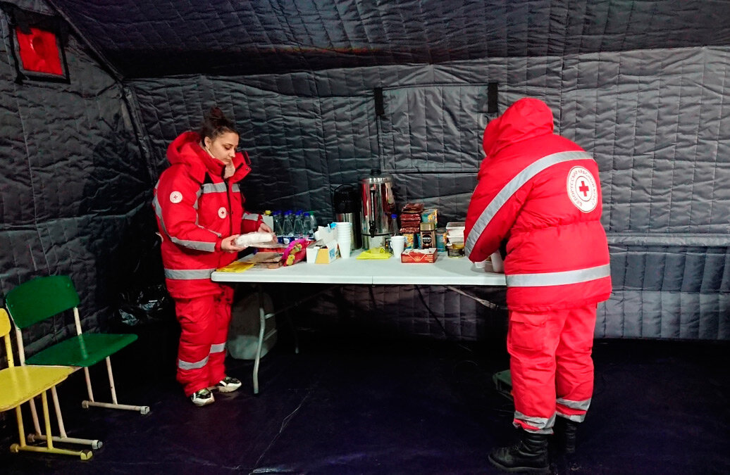 Около 200 украинцев получили помощь в палаточном городке Красного Креста в Брагинском районе