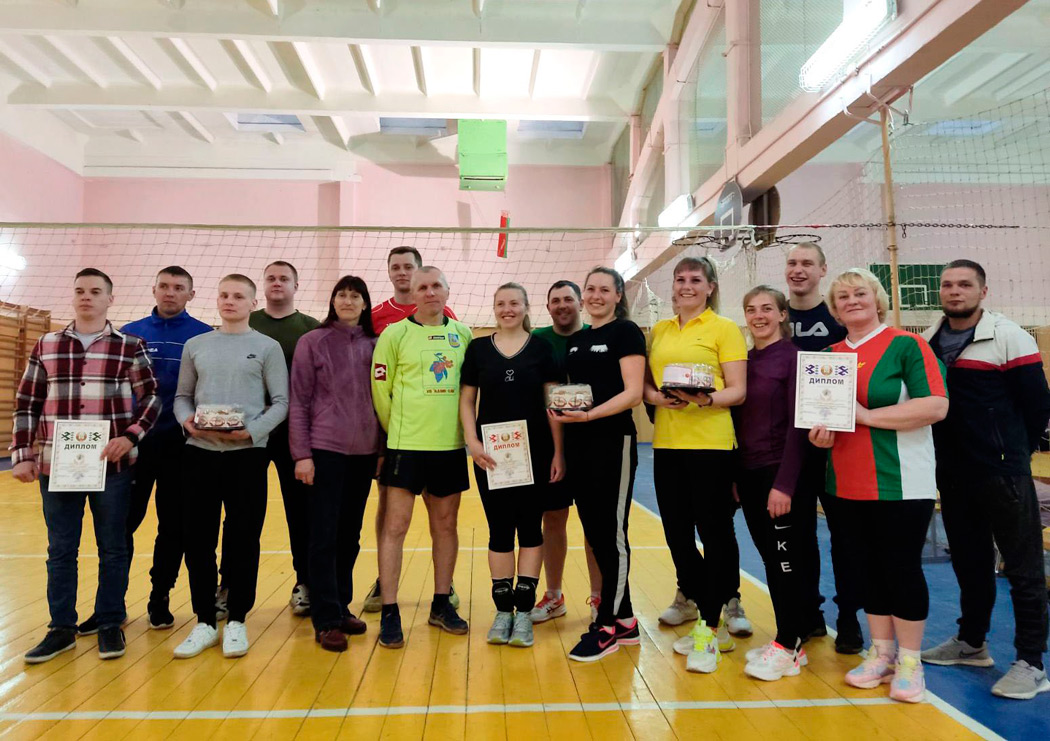 Соревнования среди трудовых коллективов по волейболу прошли в Круглом
