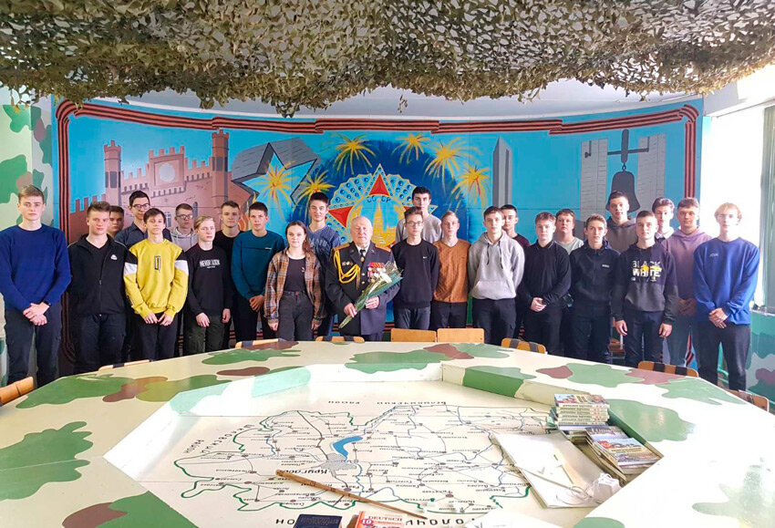 Люди в погонах