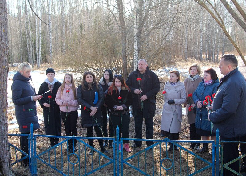 Прониклись духом тех военных лет: в День памяти сожженных деревень круглянцы посетили д. Берёзка, разделившую судьбу Хатыни