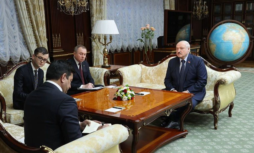 Лукашенко: Беларусь готова двигаться по пути создания новых совместных производств в Пакистане