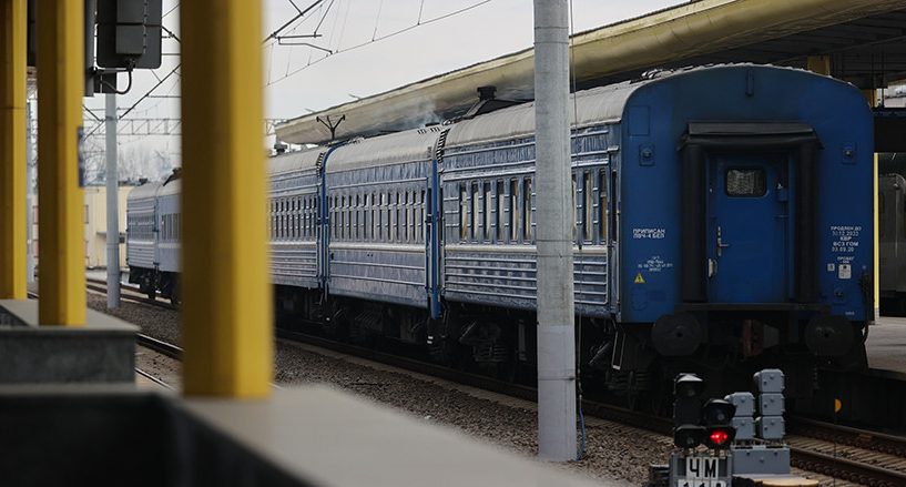 Более ста дополнительных поездов назначила БЖД на майские праздники