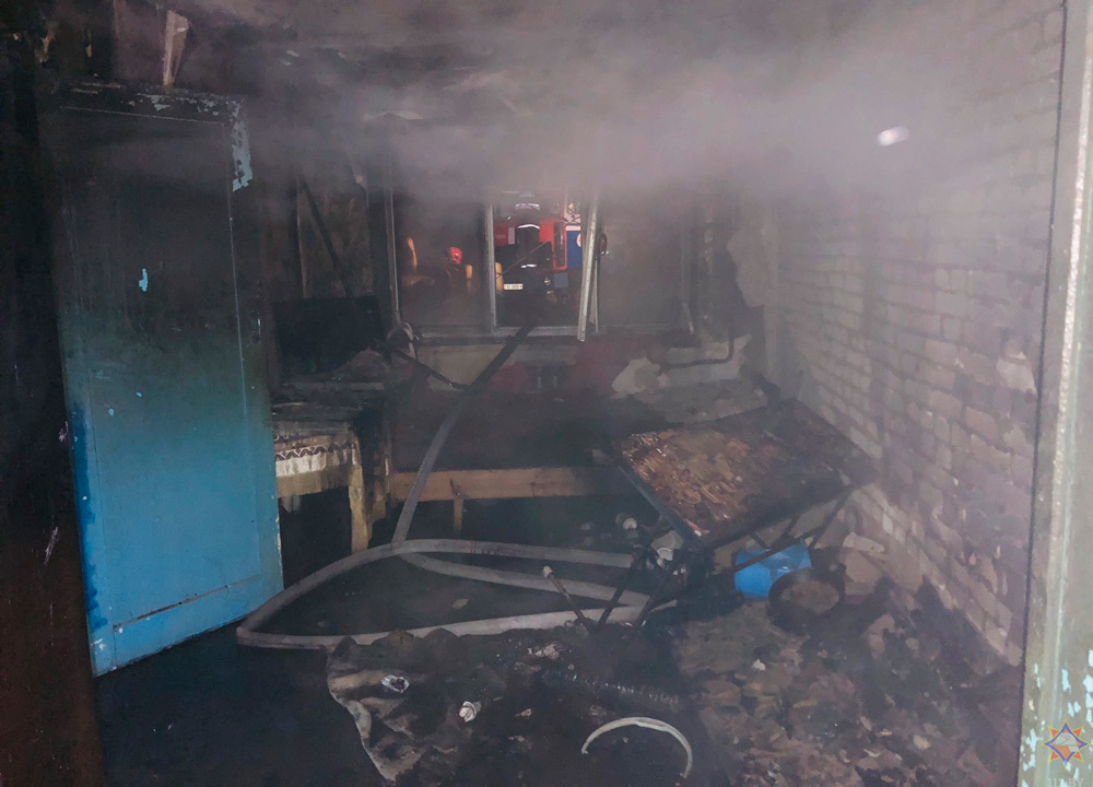 Два человека спасены работниками МЧС на пожаре в Могилевском районе