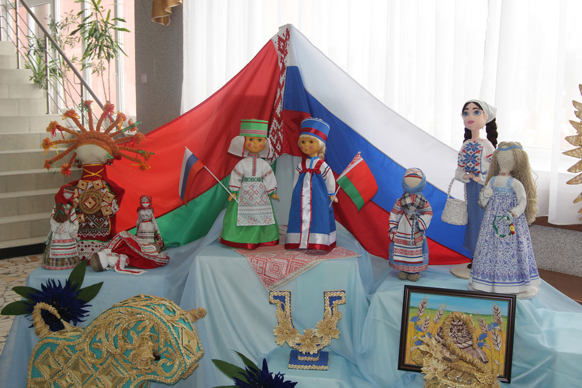 Поздравление от руководства района с Днём единения народов Беларуси и России