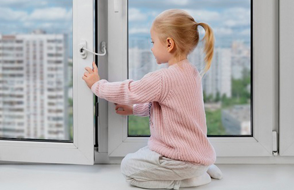 Замки на окнах –  безопасность детей