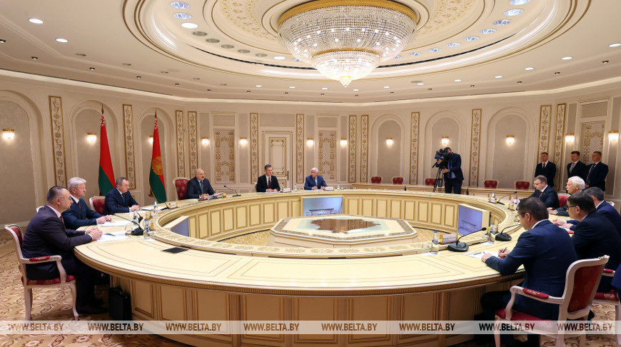 Лукашенко: если люди не могут обеспечить себя продуктами питания, нечего разговаривать о независимости