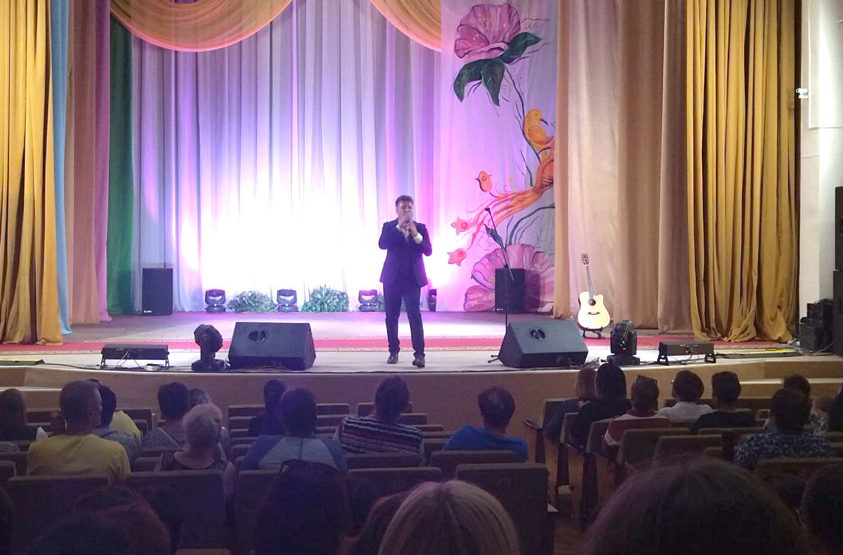 «Это счастье — петь для вас» — в районном Доме культуры состоялся концерт солистов белорусской эстрады