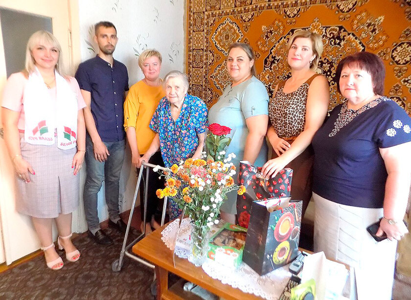 С 95-летним юбилеем поздравили ветерана труда Раису Ореховскую